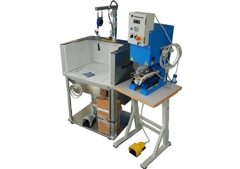 Intercom P300DCPL press combined with bench B7, spray device S8 and tank CO