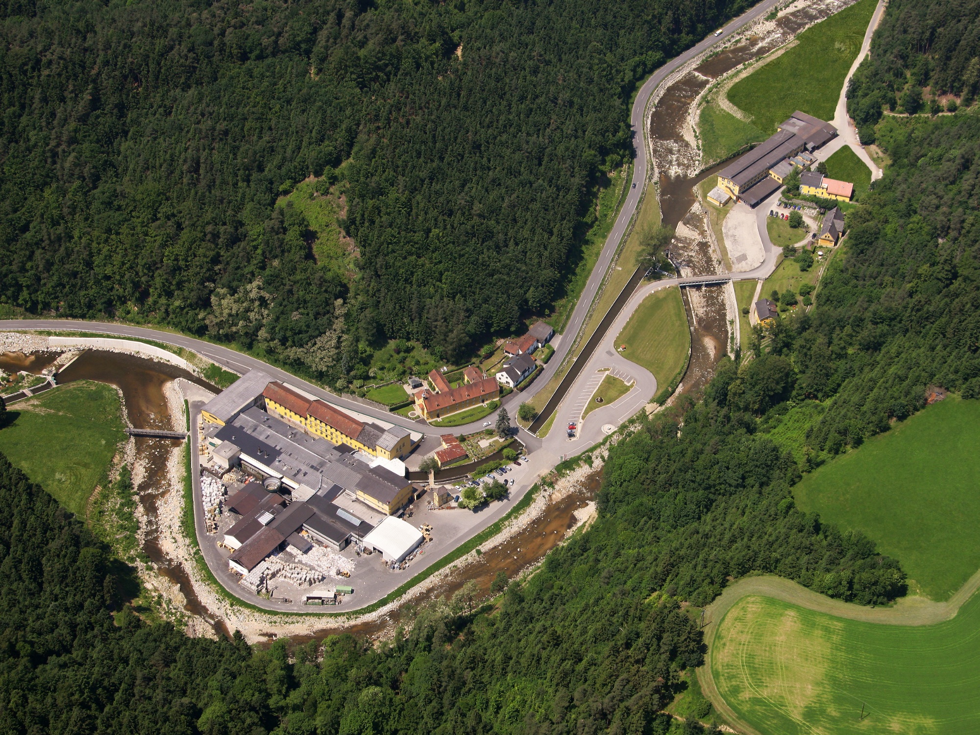Aerial view of the Merckens mill in the Aist valley, Schwertberg